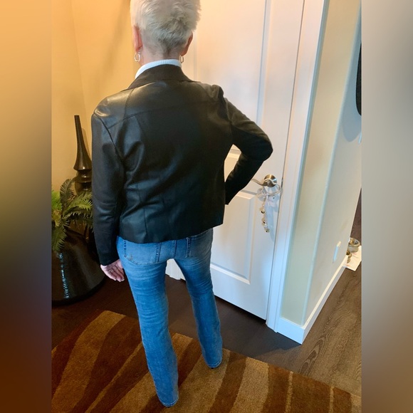 LN VERSATILE JACKET W/DRAPE DETAILING. OPEN FRONT, FRONT ZIP POCKETS, CUTE💞💞 - Picture 15 of 15